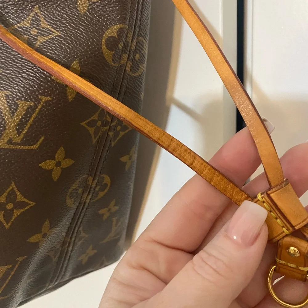 Louis Vuitton - Picture 5 of 5